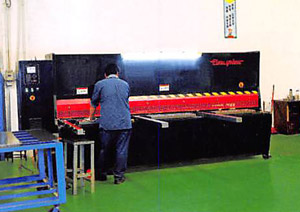 188金宝博剪板车间