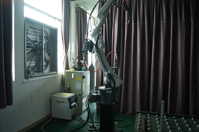 高精度焊接机器人